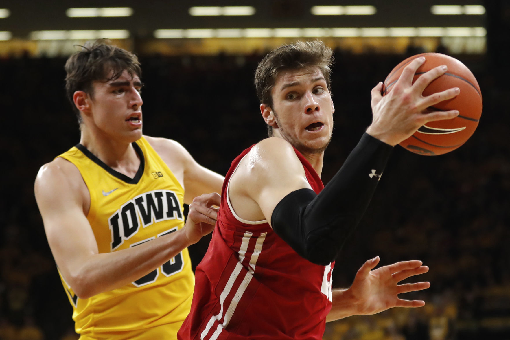 Badgers 72, Hawkeyes 66